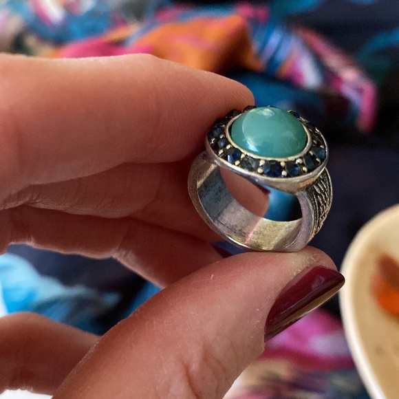 Size 5 silver ring with green and blue stones - Picture 3 of 3